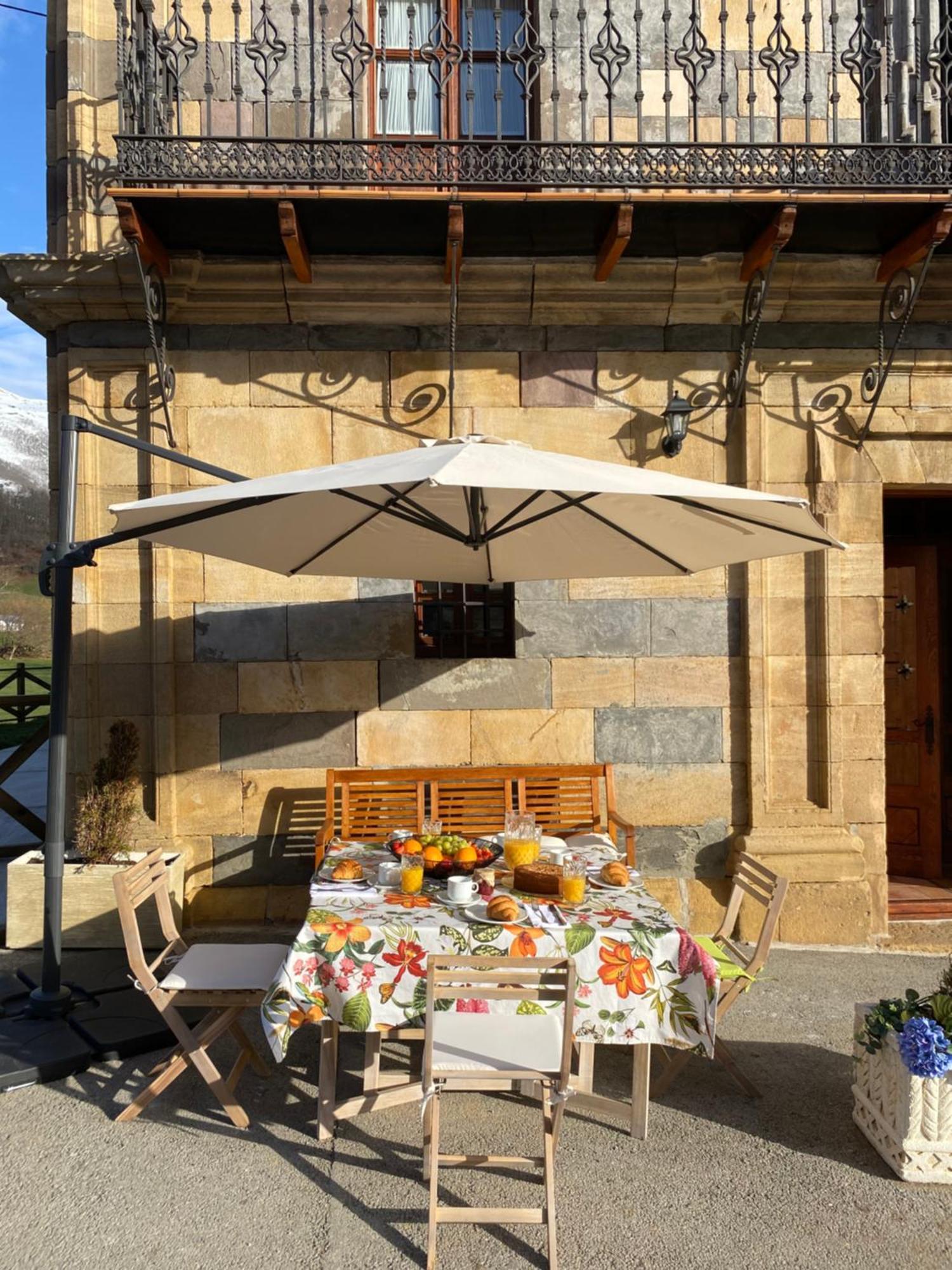 La Casona De Lombrana, En Polaciones Экстерьер фото